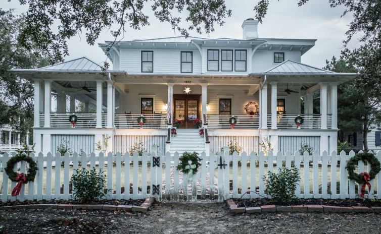 Timeless Farmhouse Lighting: Handcrafted Barn Lights Built for Style and Durability
